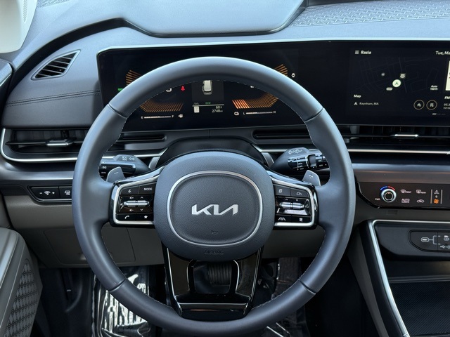 2025 Kia Carnival LXS photo 3