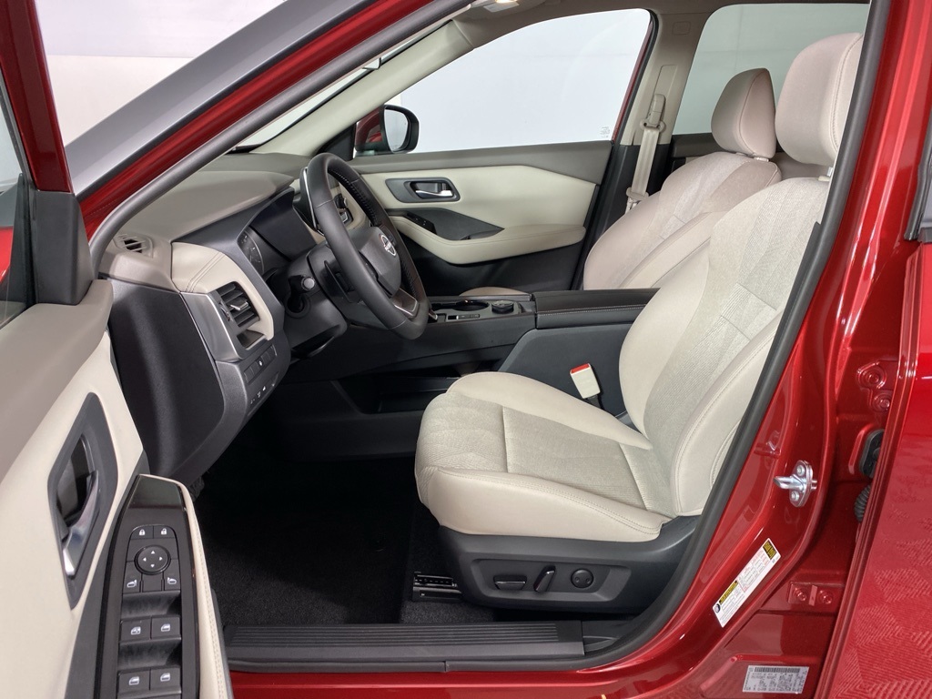 2025 Nissan Rogue SV photo 4