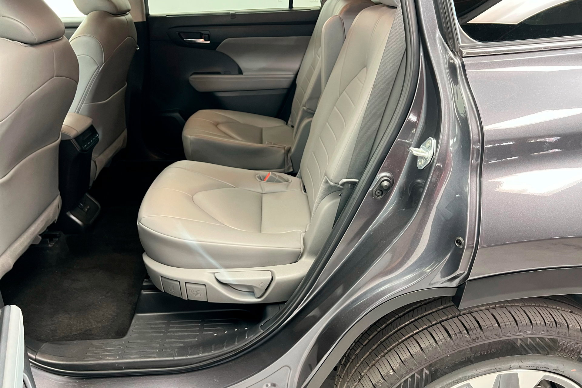 2024 Toyota Highlander XLE photo 21