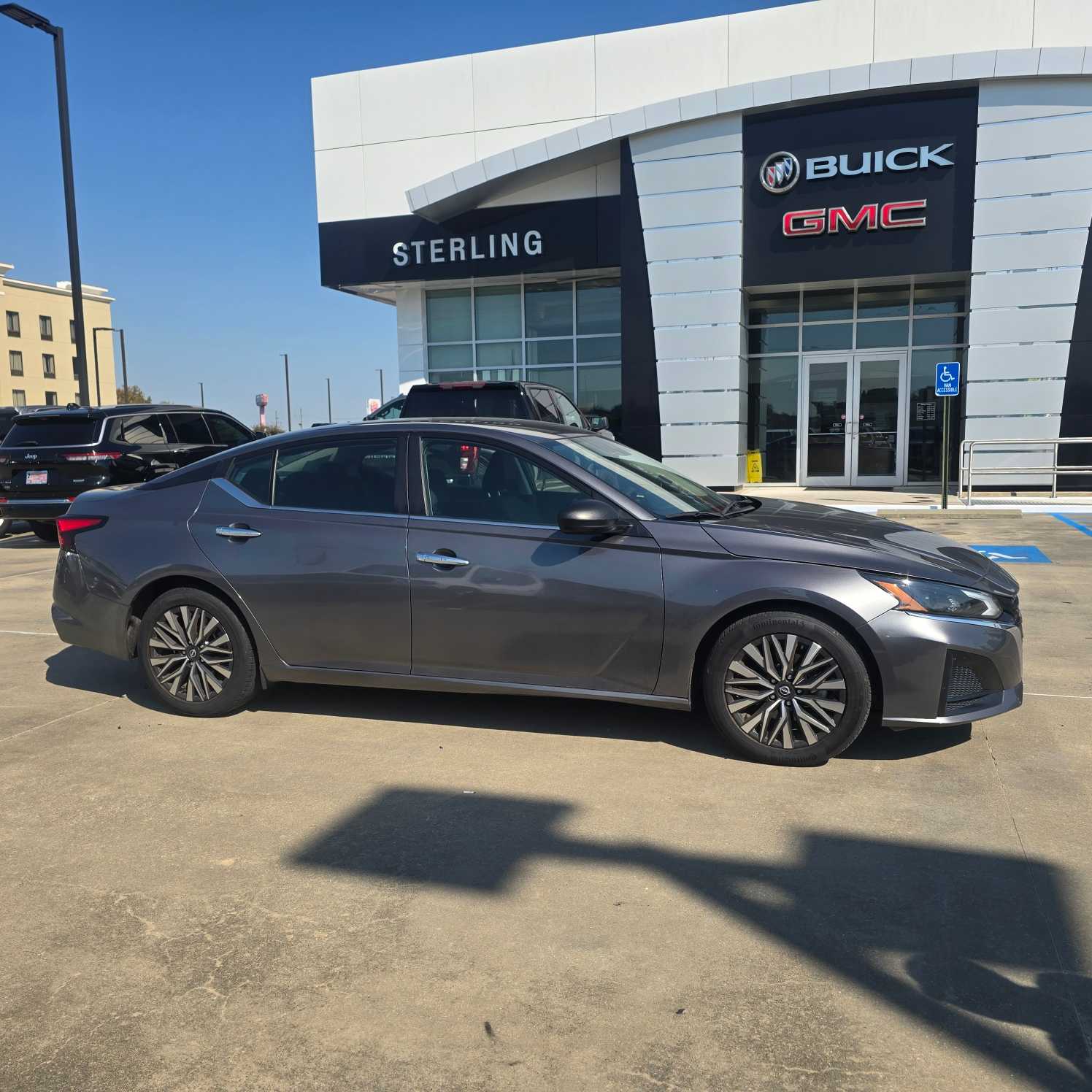 2024 Nissan Altima SV's photo