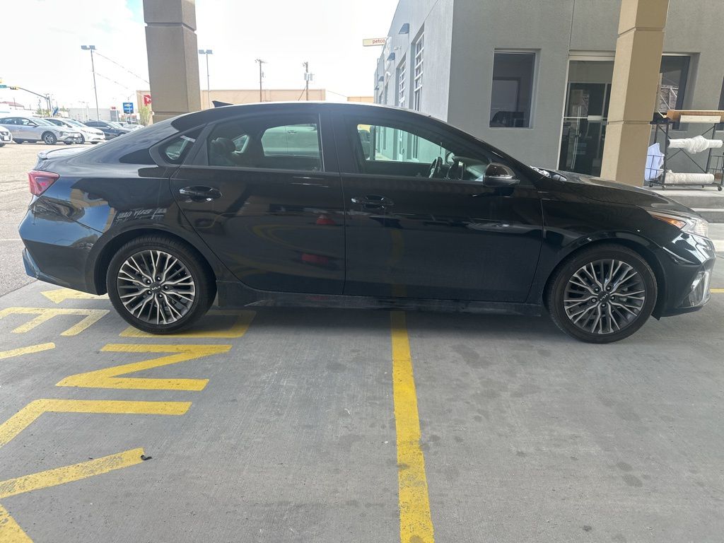 2024 Kia Forte GT-Line photo 2