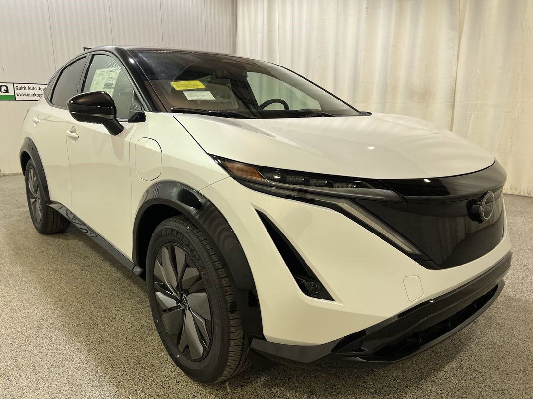 New 2025 Everest White Pearl Tricoat/Black Diamond Pearl Nissan EVOLVE+ image 1