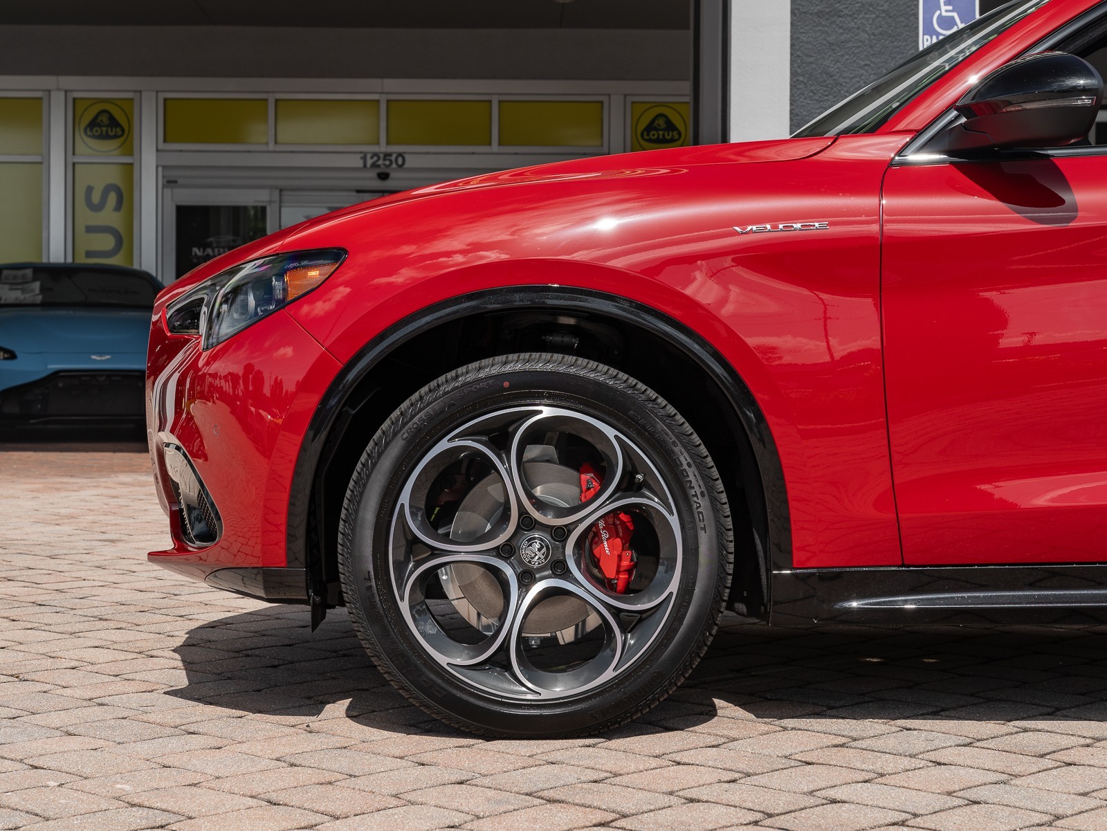 2024 Alfa Romeo Stelvio photo 24