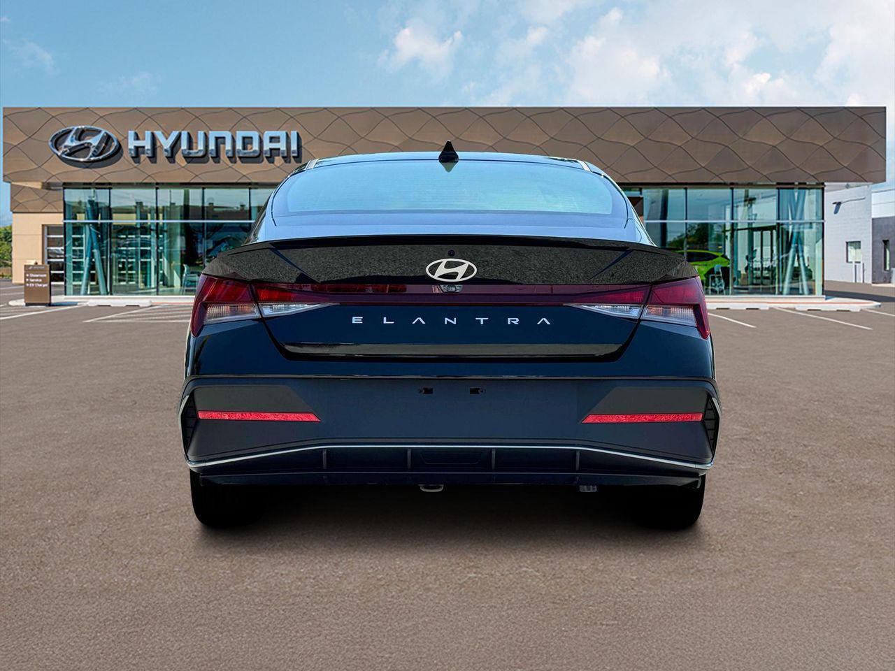 2025 Hyundai Elantra SEL Sport photo 4