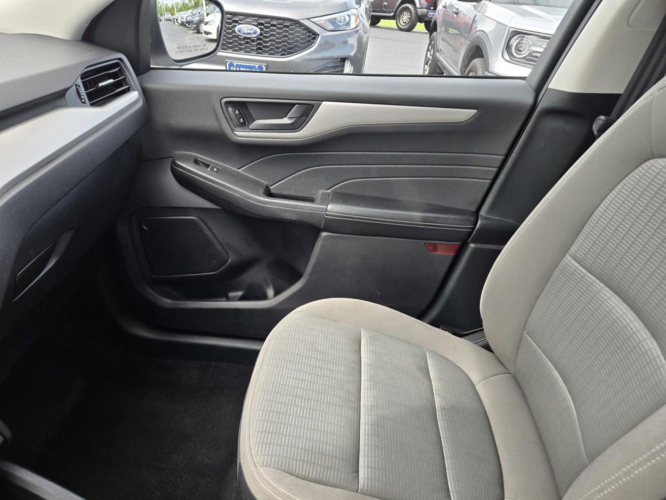 2022 Ford Escape S photo 13