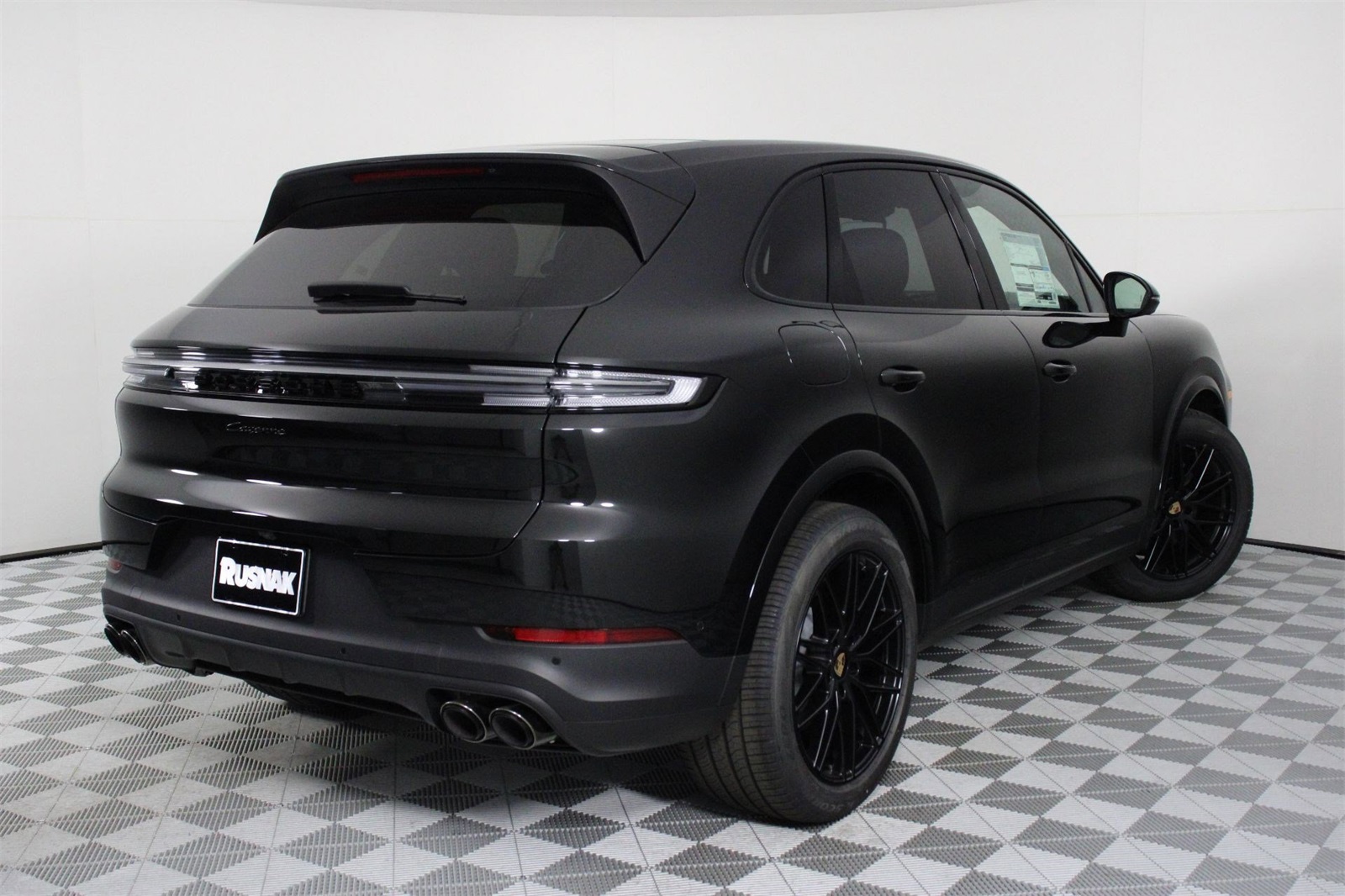 2025 Porsche Cayenne photo 7