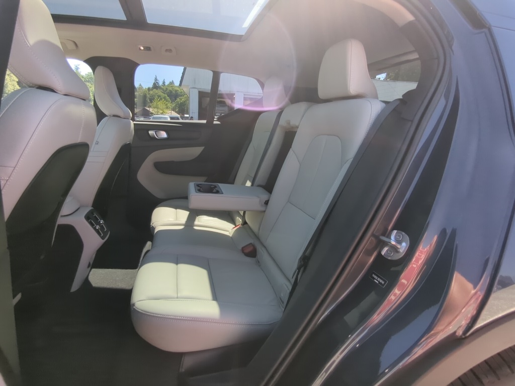 2022 Volvo XC40 T5 Inscription AWD photo 10
