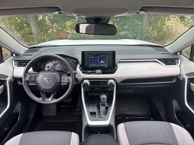 2022 Toyota RAV4 XLE photo 20