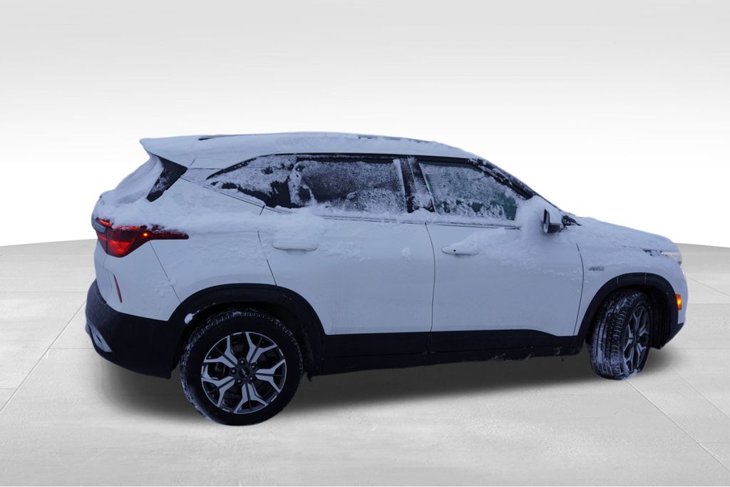 2023 Kia Seltos EX photo 2