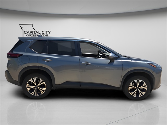 2022 Nissan Rogue SV photo 7