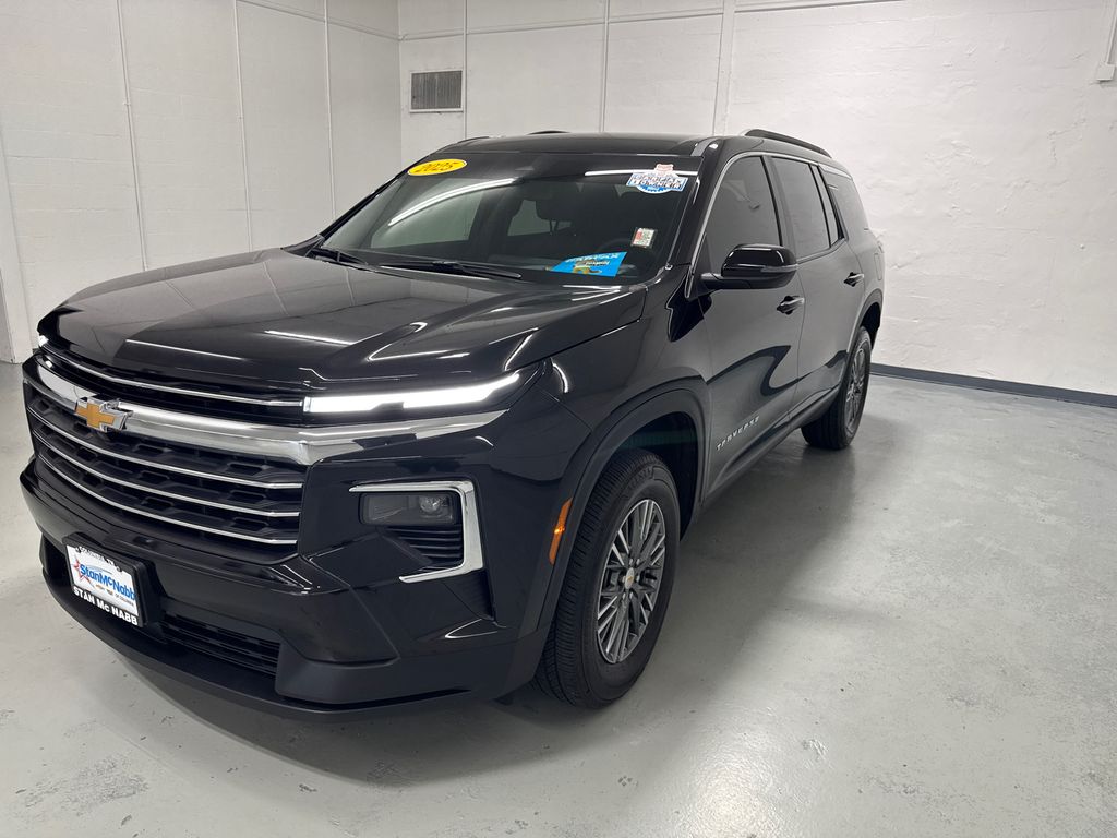 2025 Chevrolet Traverse photo 3