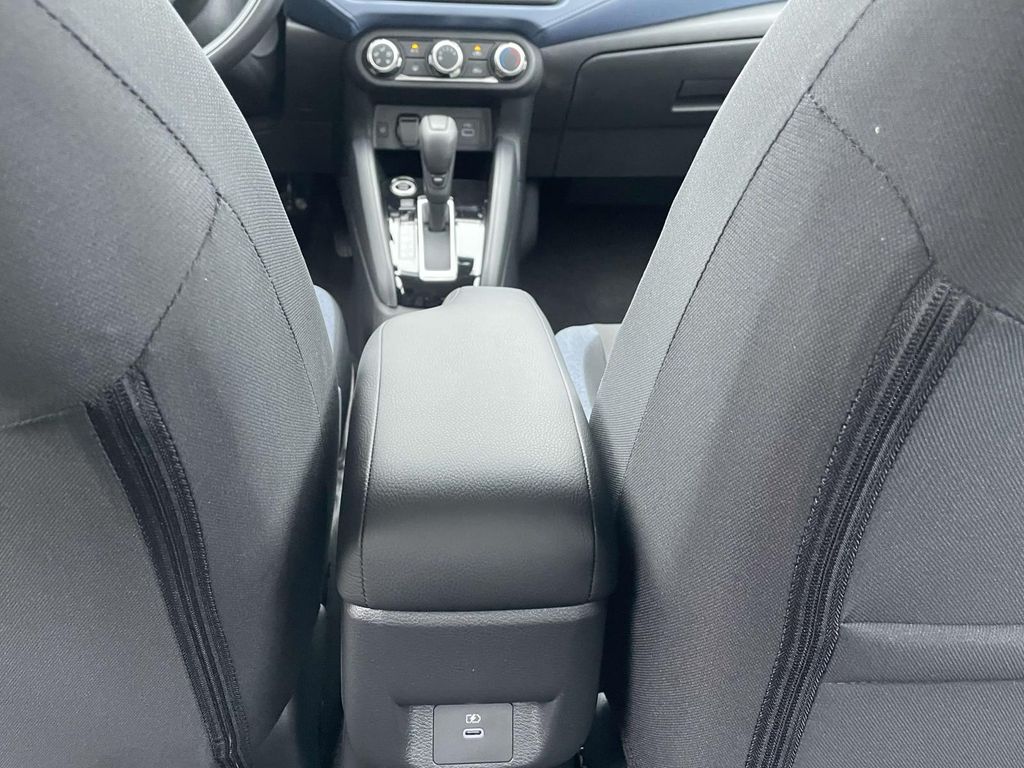 2025 Nissan Versa SV photo 10
