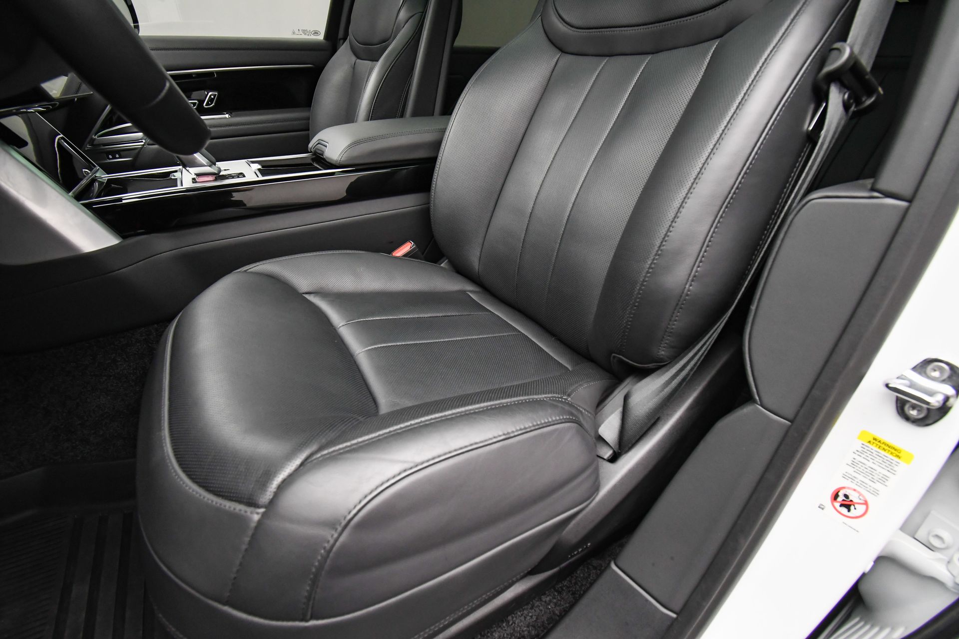 2025 Land Rover Range Rover SE photo 47