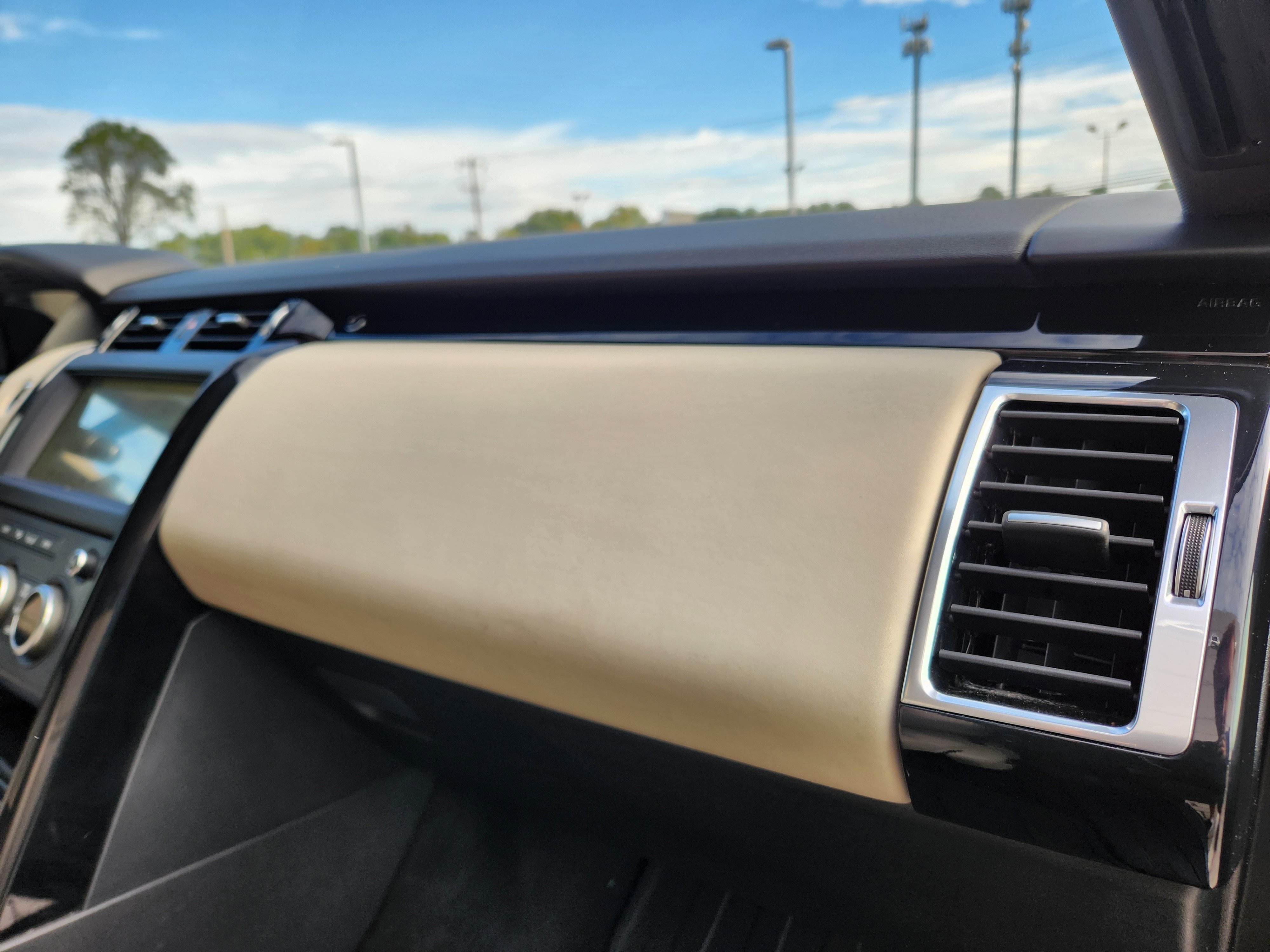 2019 Land Rover Discovery SE photo 4