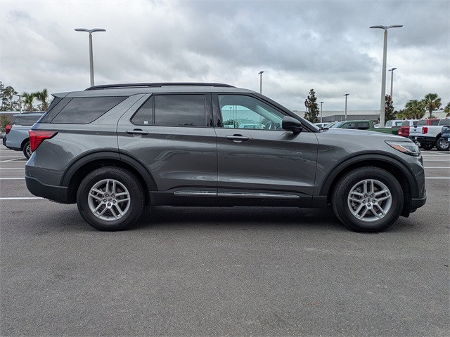 2025 Ford Explorer photo 3