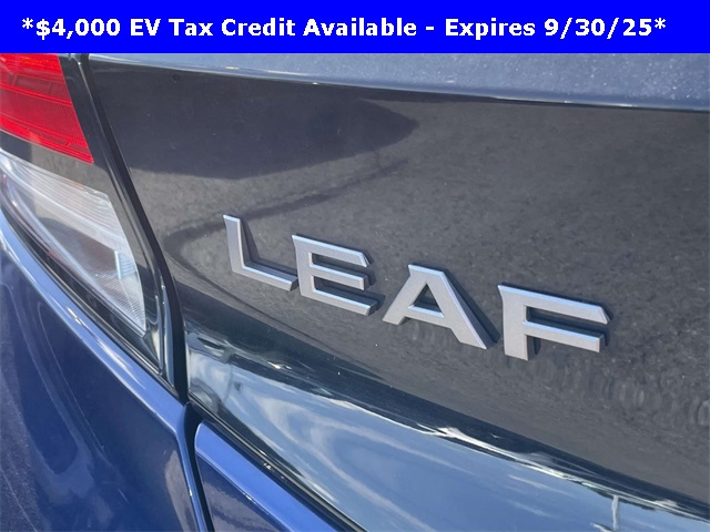 2023 Nissan Leaf S photo 13