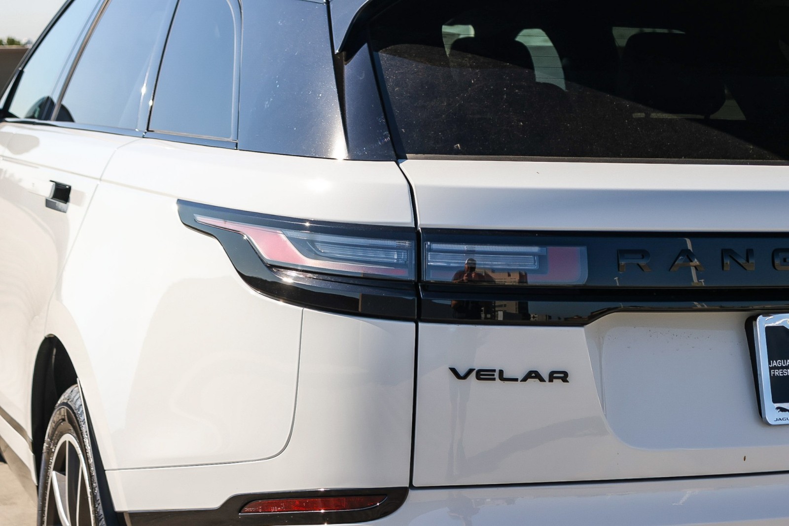 2026 Land Rover Range Rover Velar SE photo 7