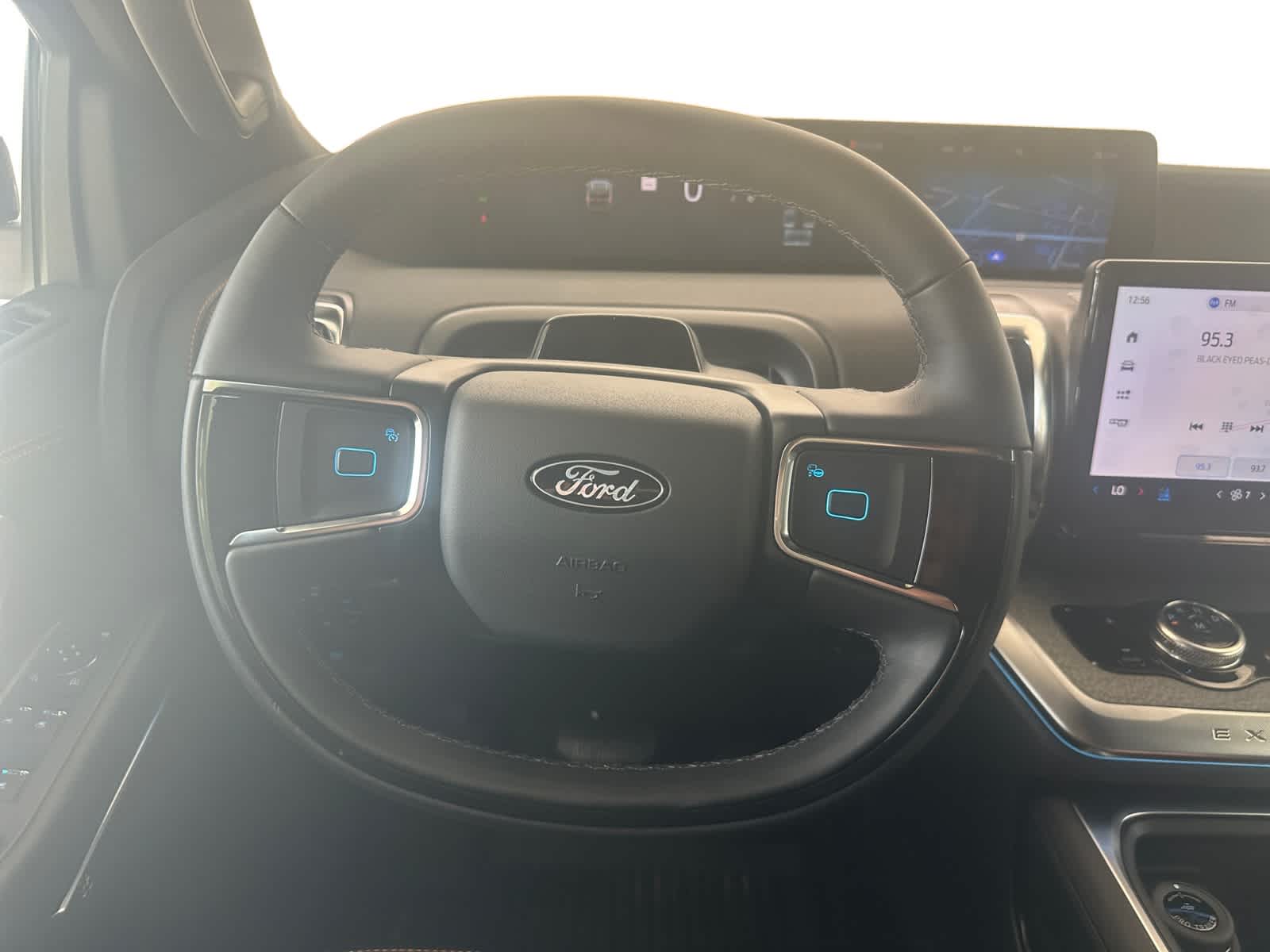 2025 Ford Expedition photo 14