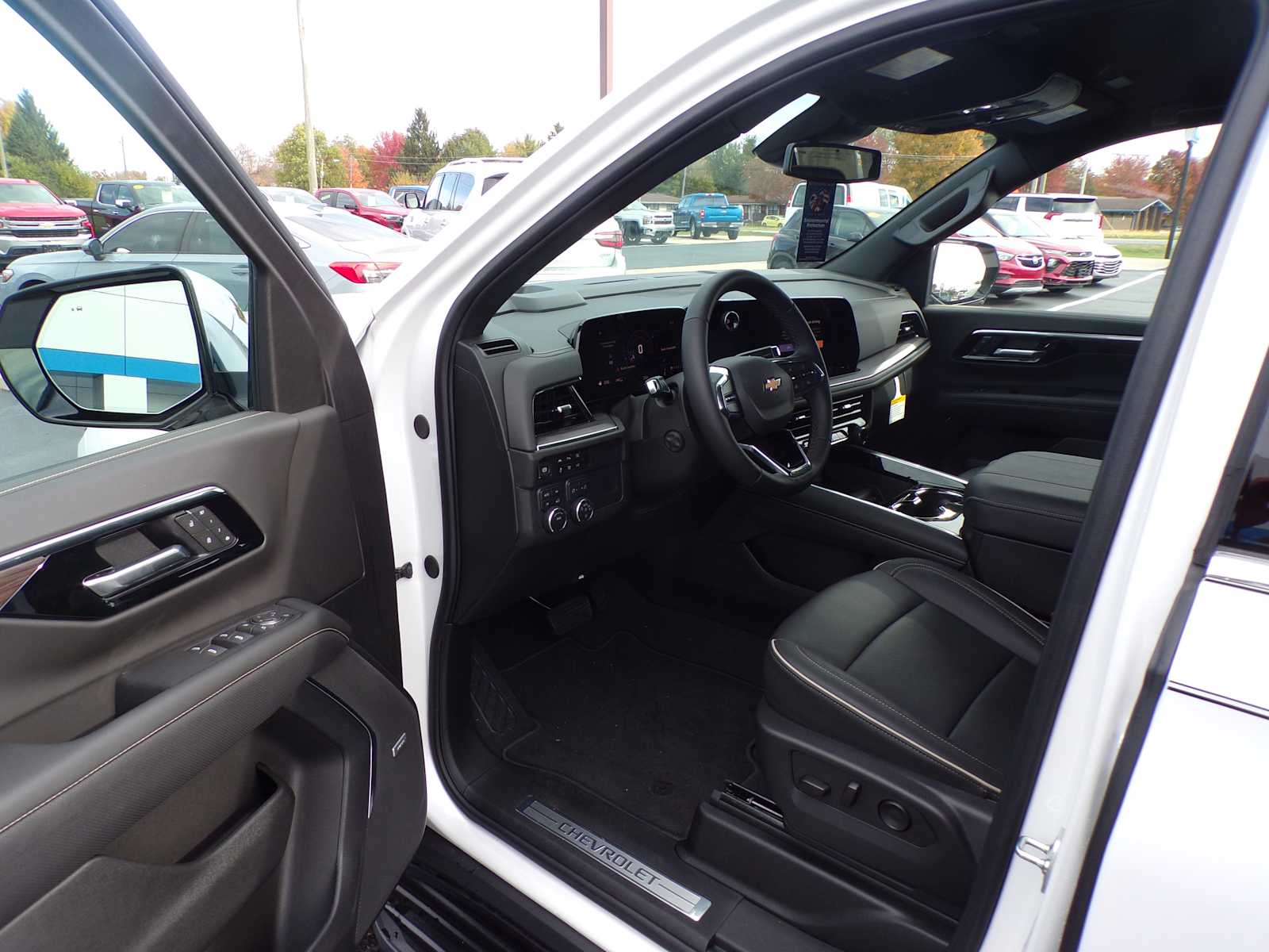 2025 Chevrolet Suburban Premier photo 4