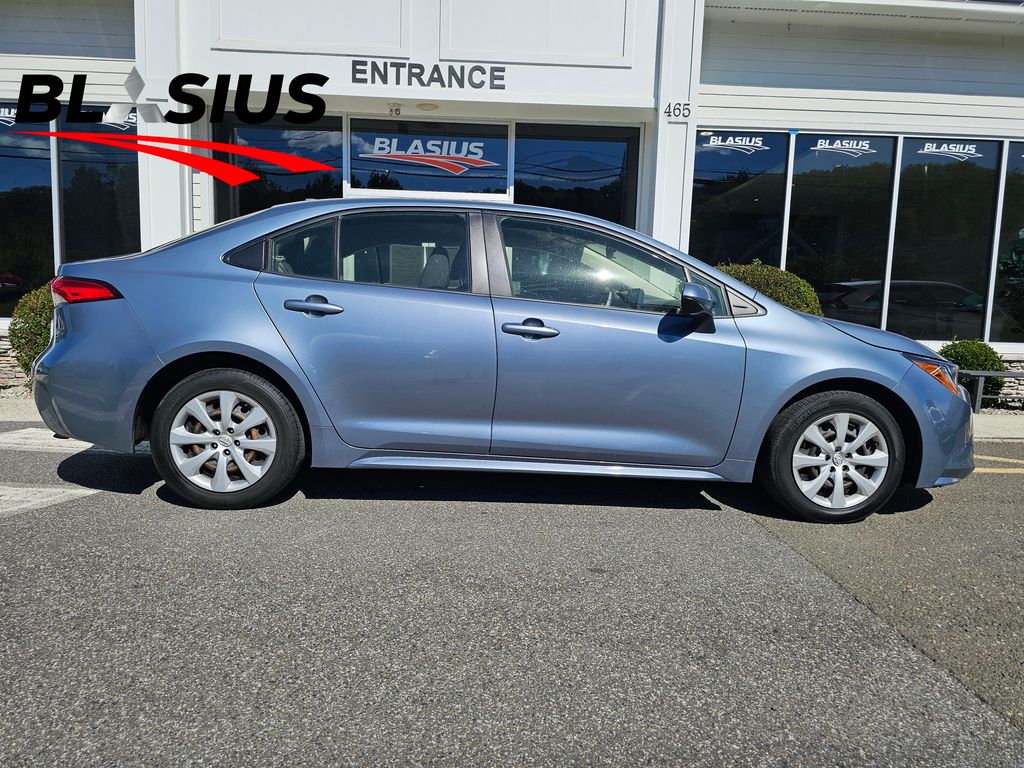 2022 Toyota Corolla LE photo 4