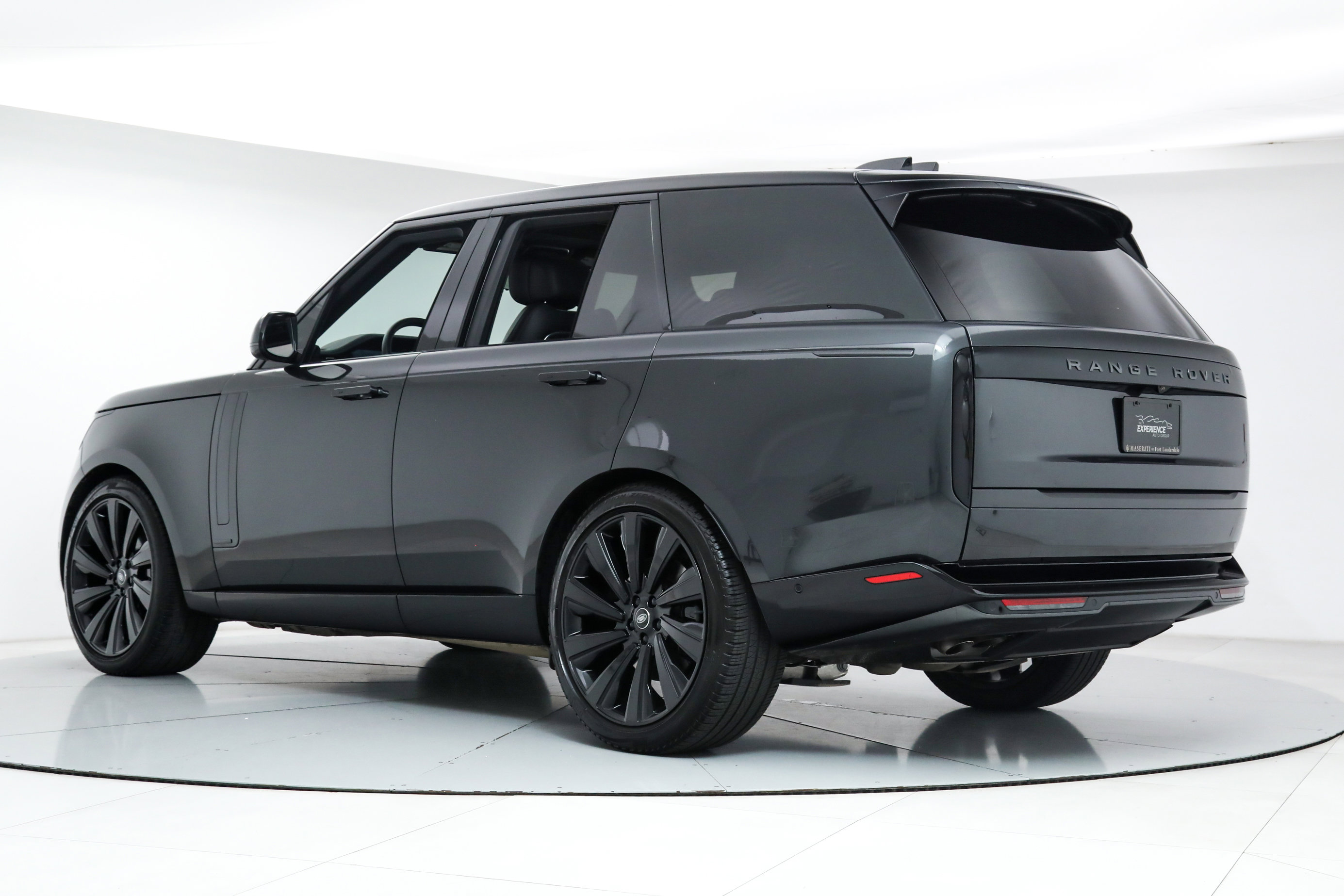 2025 Land Rover Range Rover Autobiography photo 3