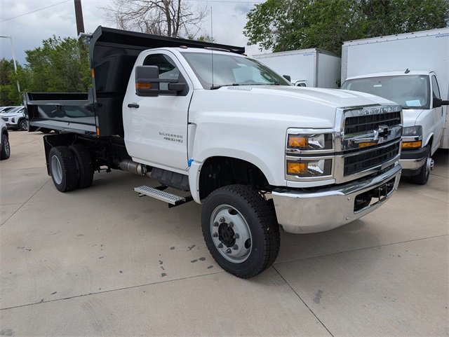 2024 Chevrolet Silverado 4500HD Work Truck photo 3
