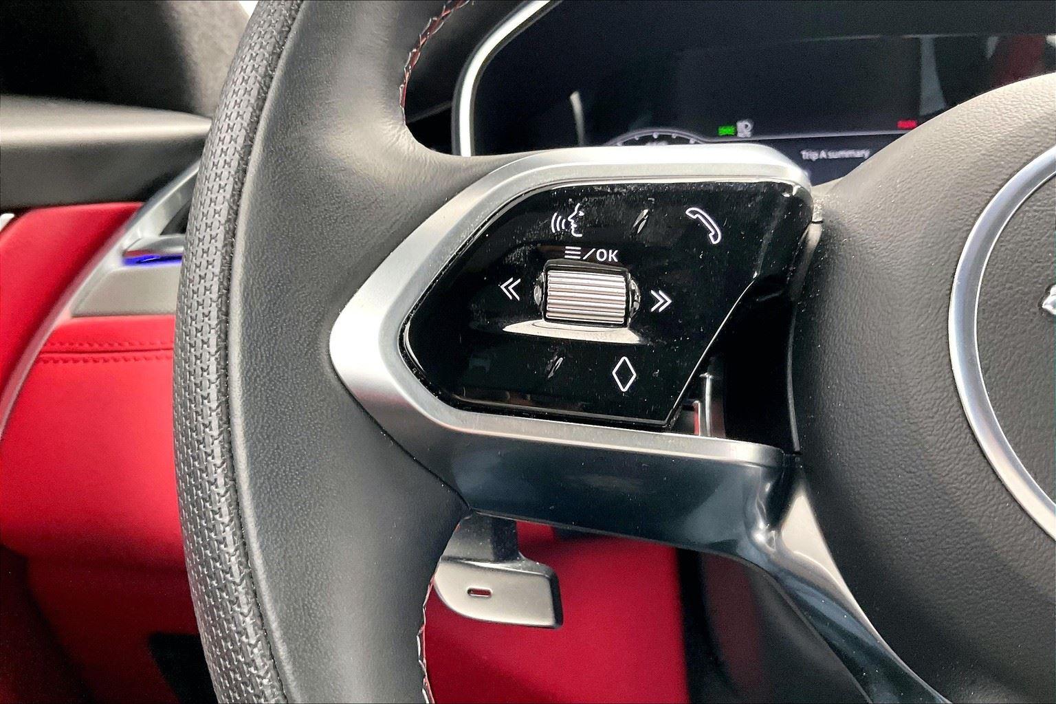 2023 Jaguar F-PACE SVR photo 15