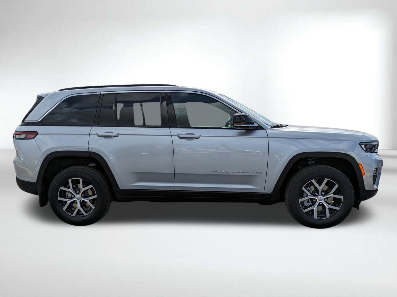 2025 Jeep Grand Cherokee Limited photo 2