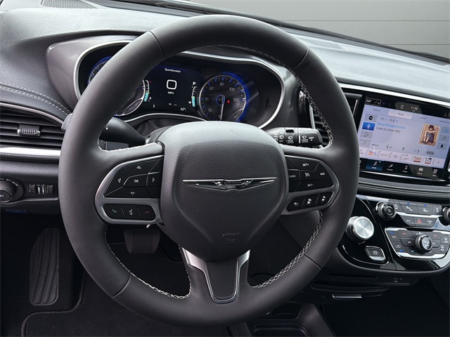 2026 Chrysler Pacifica photo 23