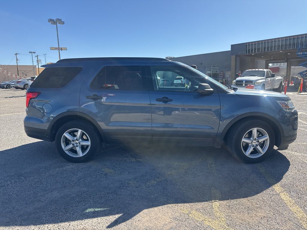 2018 Ford Explorer Base photo 2