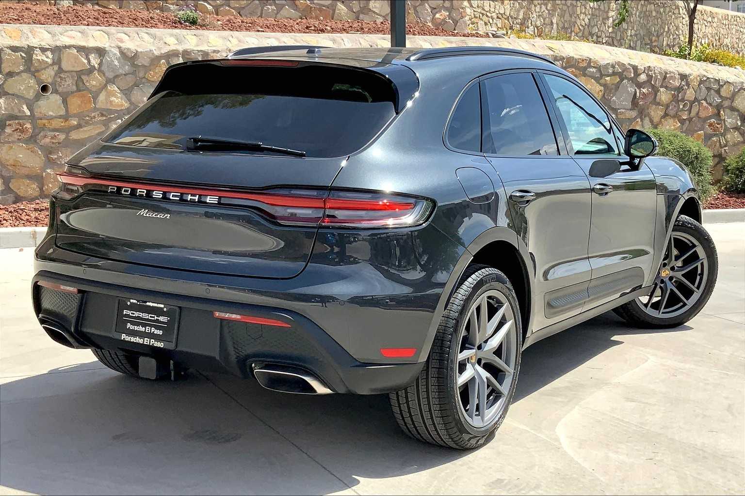 2025 Porsche Macan S photo 7