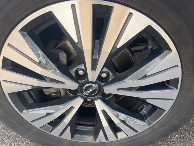 2023 Nissan Rogue SV photo 8