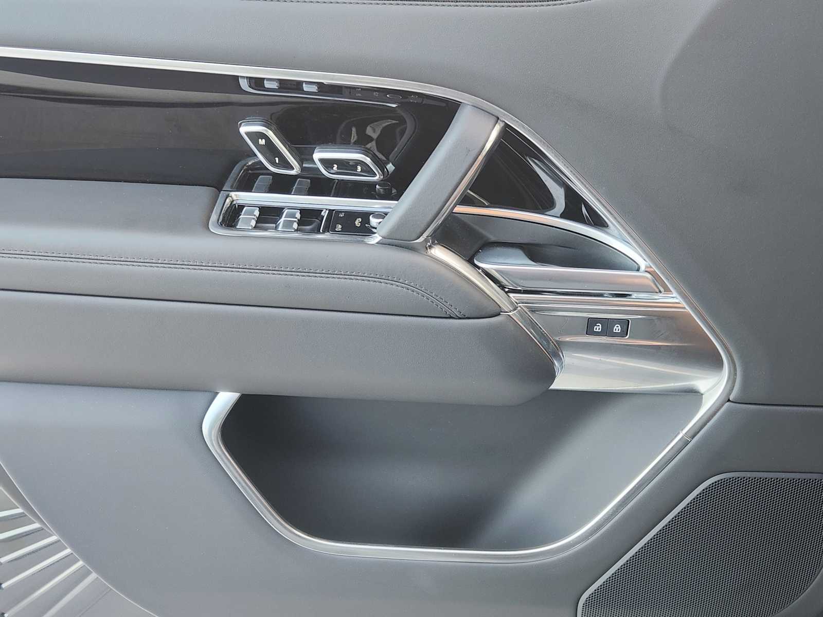 2024 Land Rover Range Rover SE photo 19