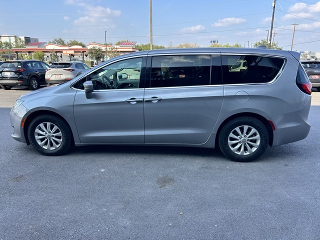 2019 Chrysler Pacifica Touring Plus photo 4