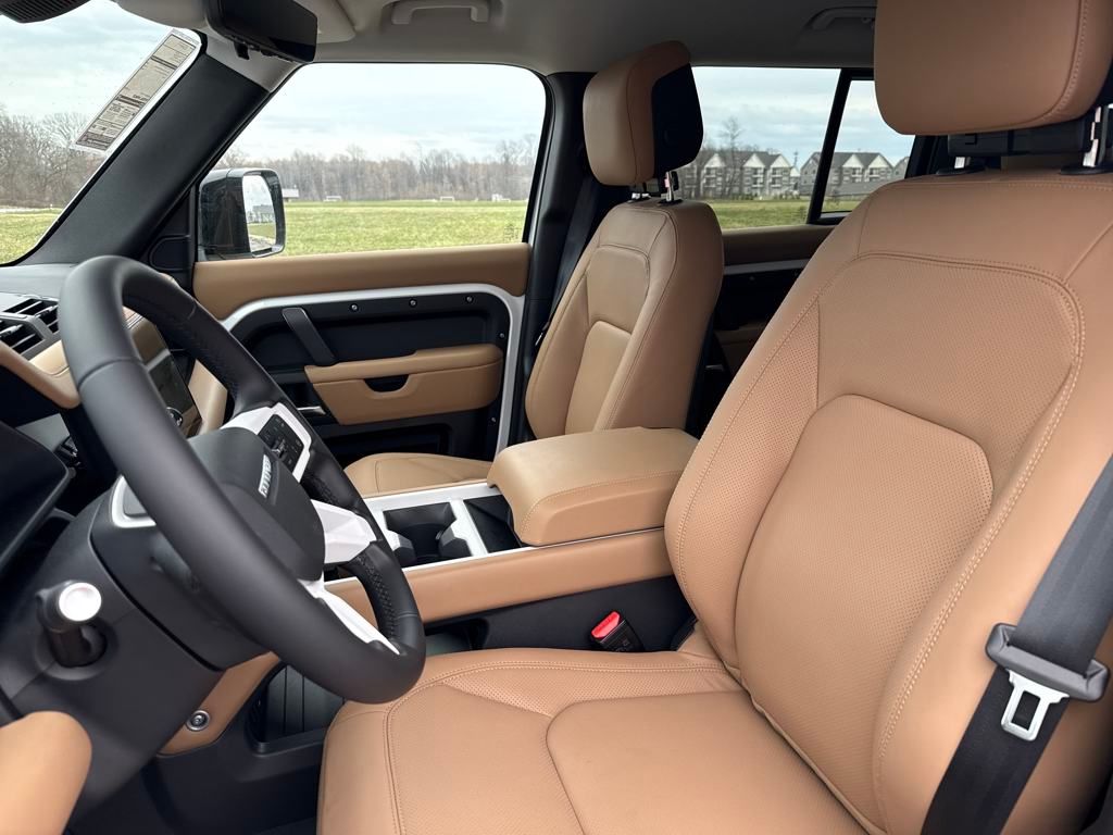 2025 Land Rover Defender 130 S photo 5