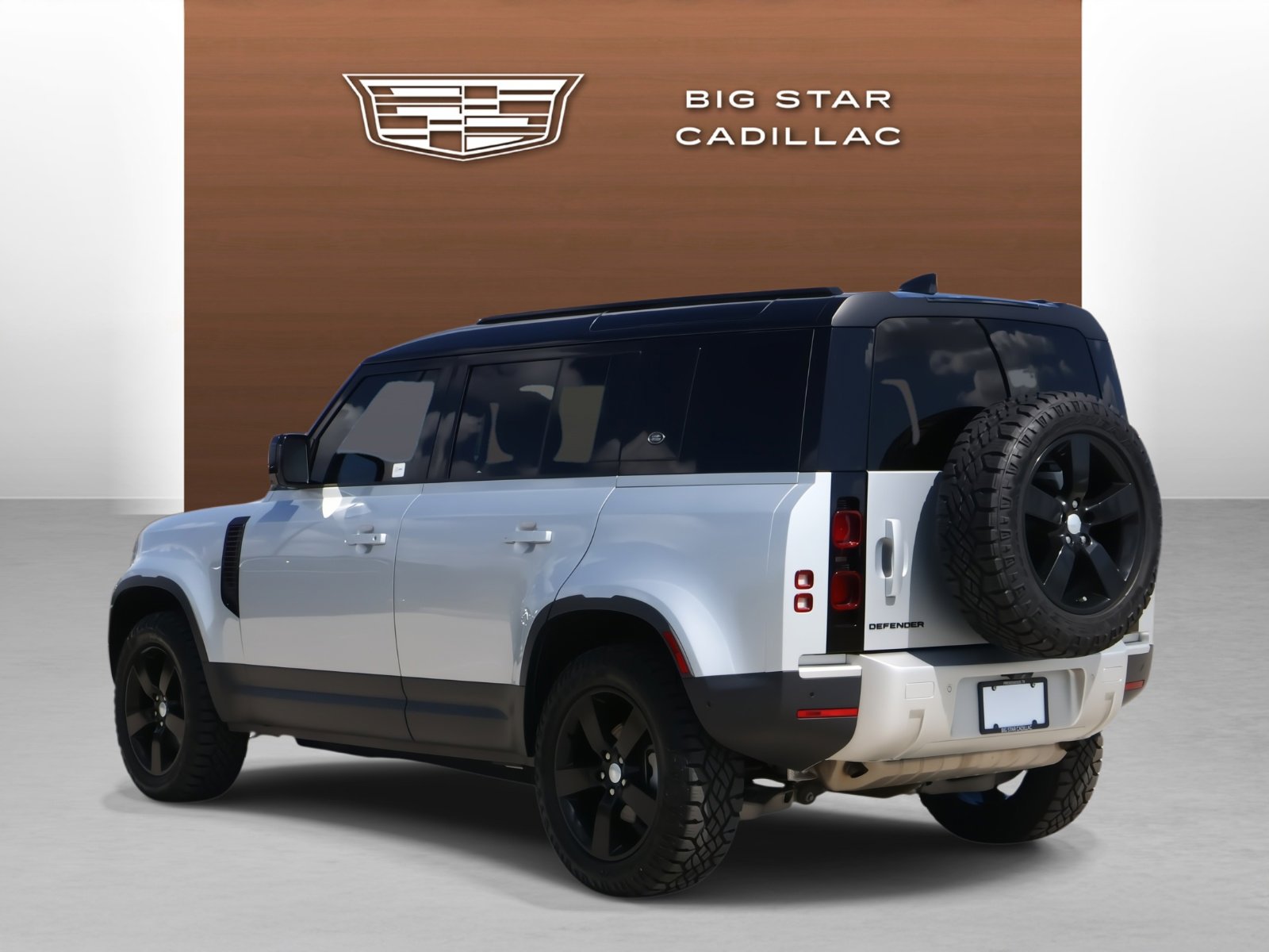 2023 Land Rover Defender S photo 3