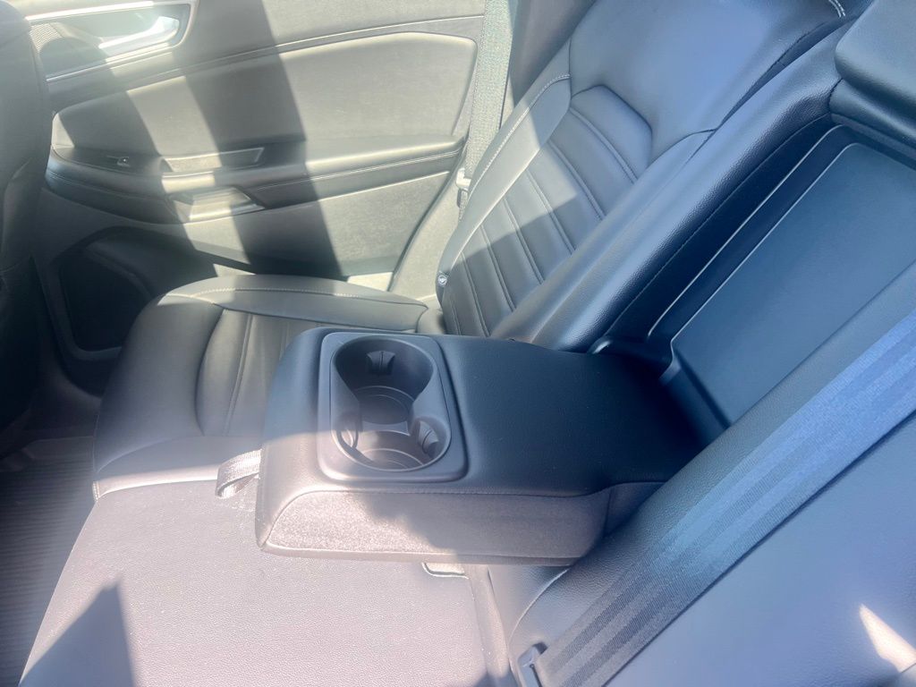 2022 Ford Edge SEL photo 16