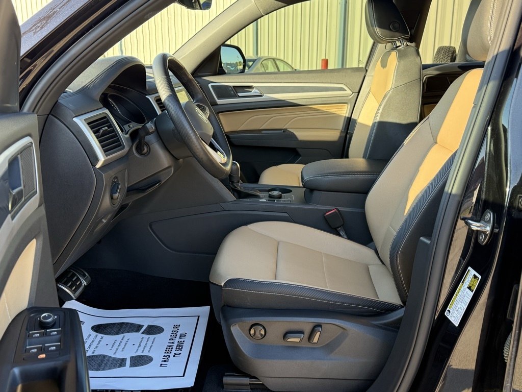 2021 Volkswagen Atlas Cross Sport V6 SE Technology R-Line photo 13