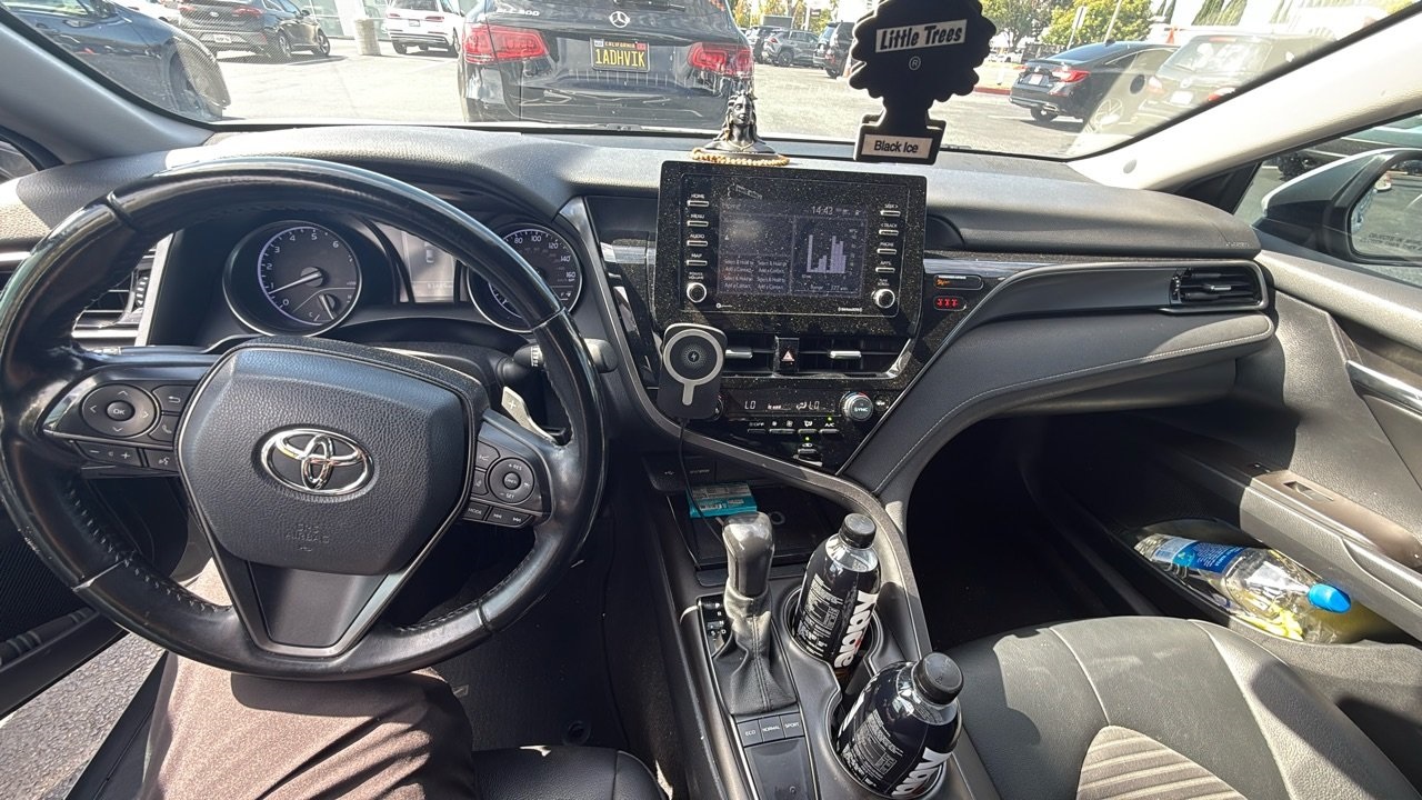 2022 Toyota Camry SE photo 4