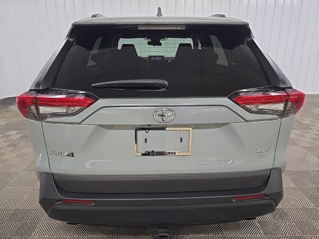 2021 Toyota RAV4 XLE photo 4