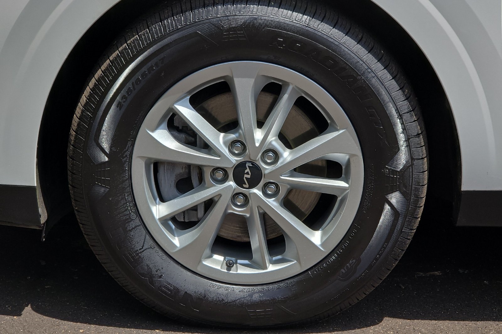 2024 Kia Carnival LX photo 28