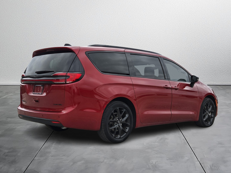 2024 Chrysler Pacifica Limited photo 3