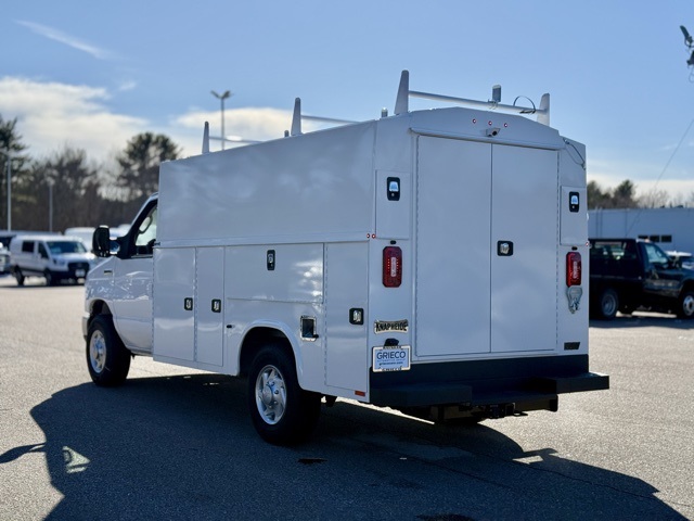 2025 Ford E-350 Base photo 2