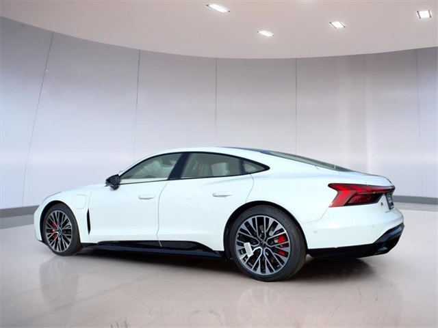 2026 Audi e-tron GT Premium Plus photo 3