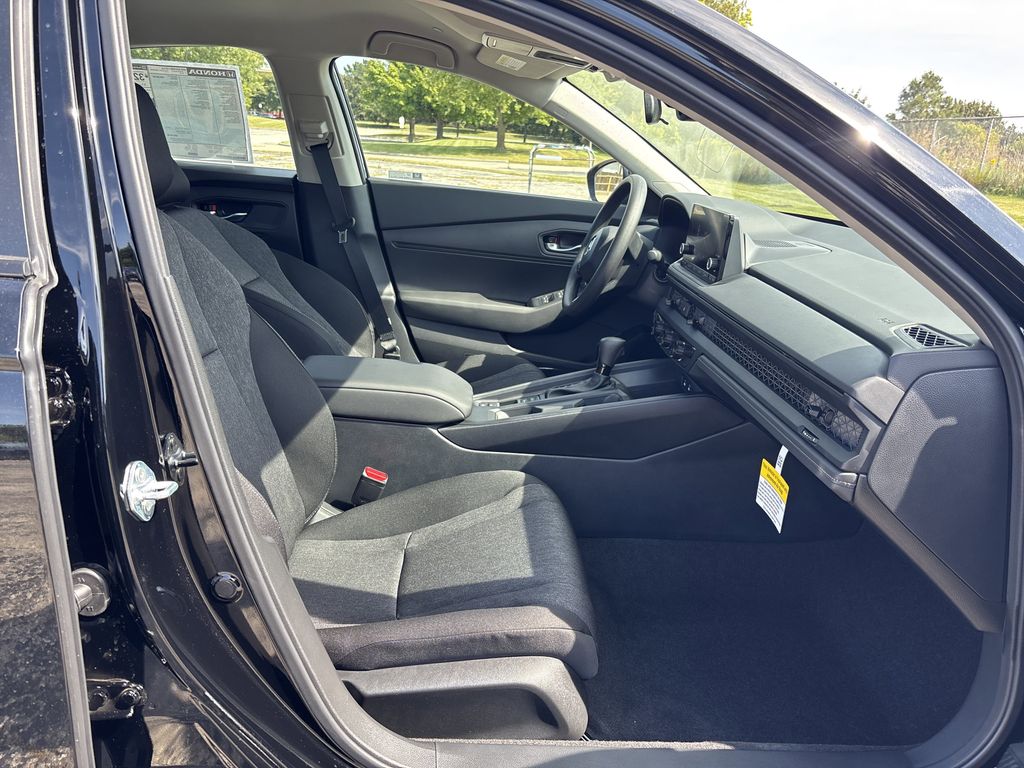 2025 Honda Accord LX photo 22
