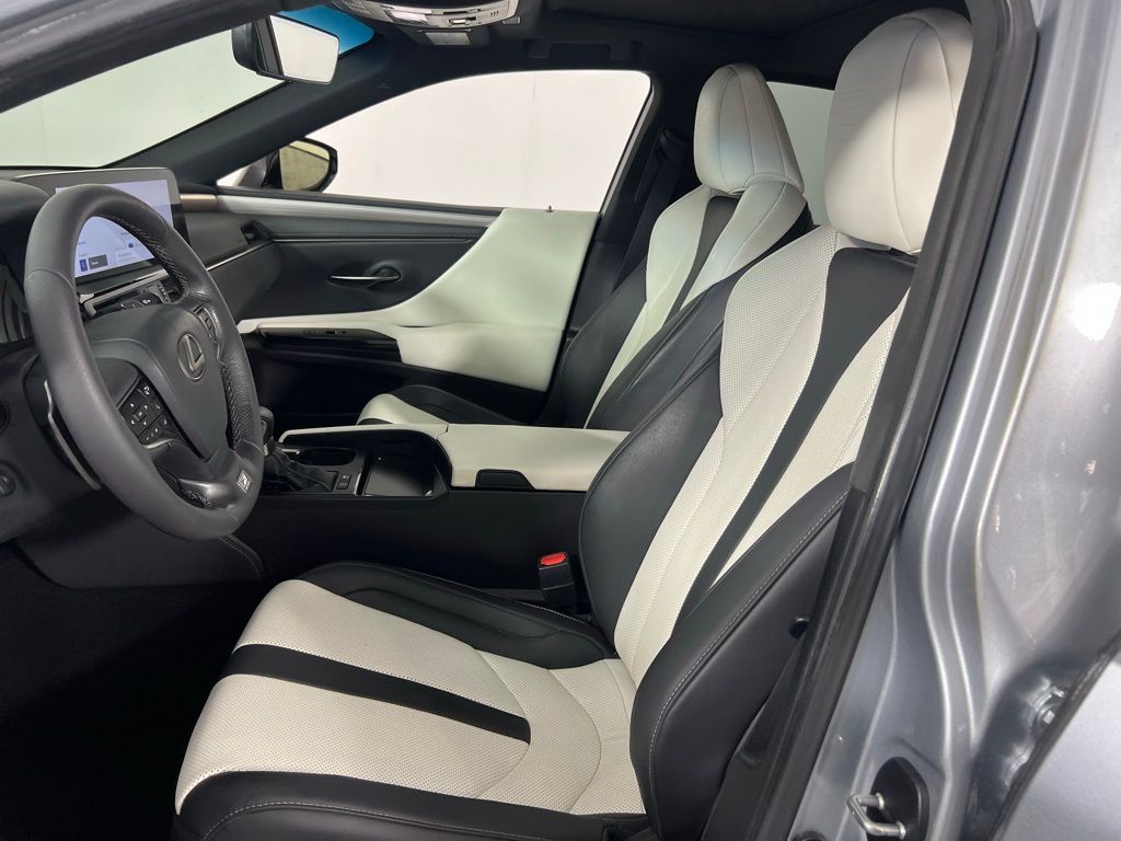 2023 Lexus ES 300h photo 18