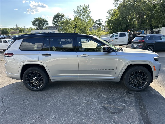 2025 Jeep Grand Cherokee L Summit photo 4
