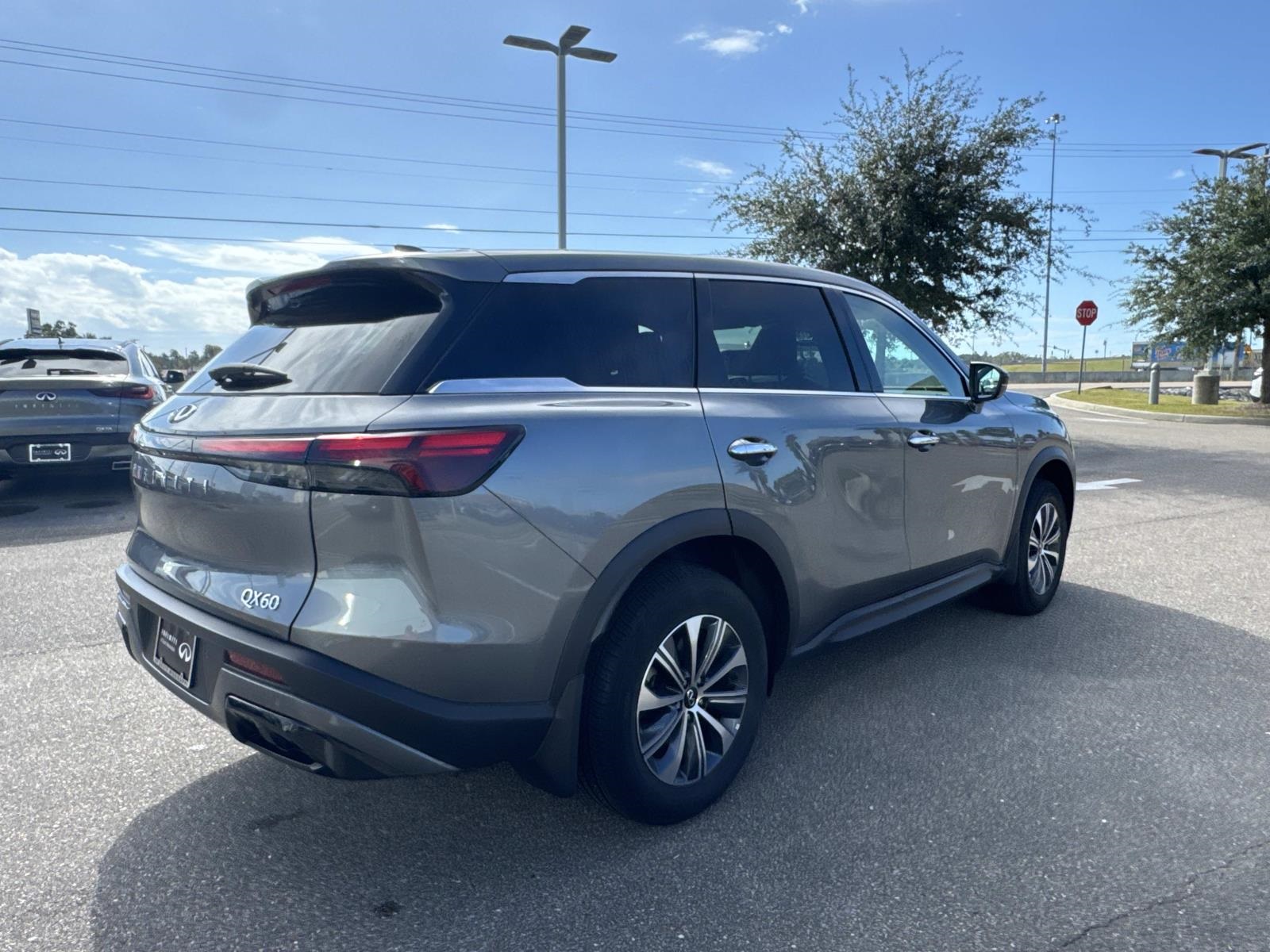 2025 Infiniti QX60 Pure photo 4