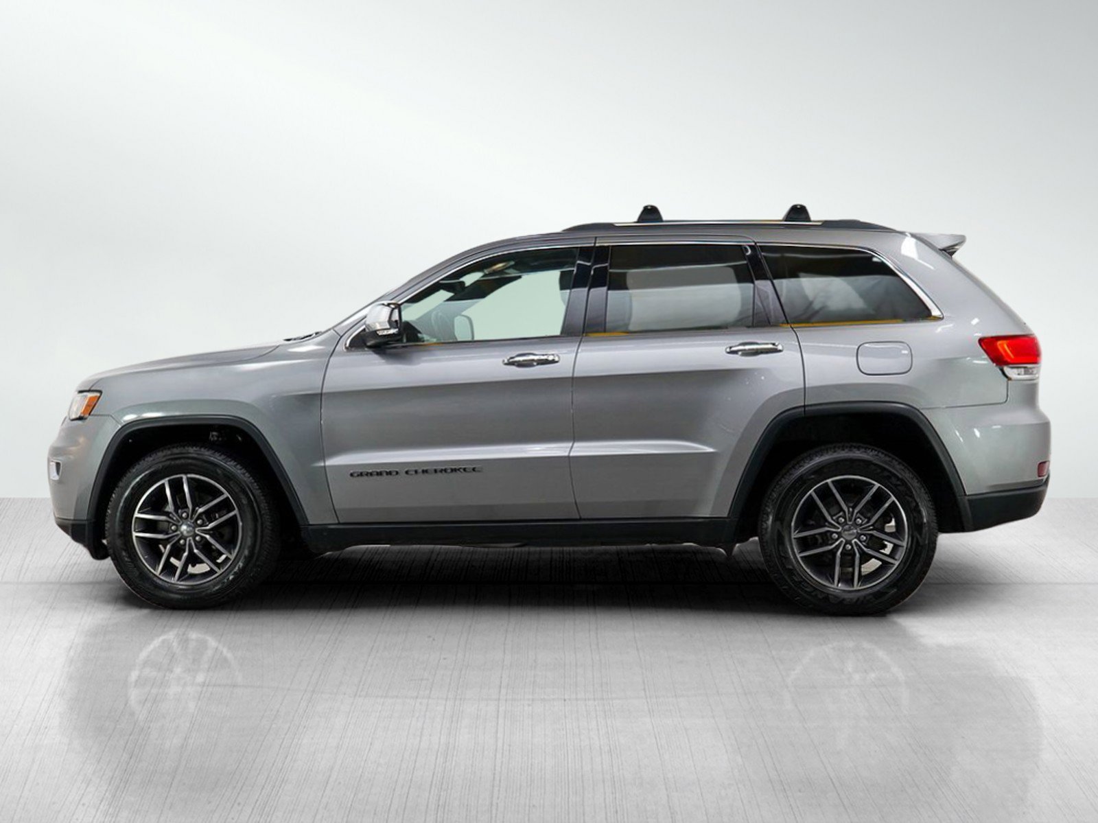 Used 2017 Jeep Grand Cherokee Limited with VIN 1C4RJFBG8HC914086 for sale in Burnsville, Minnesota