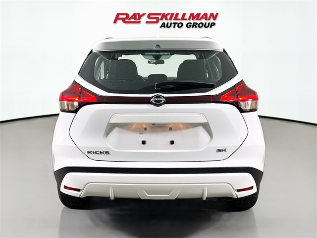 2024 Nissan Kicks SR photo 3